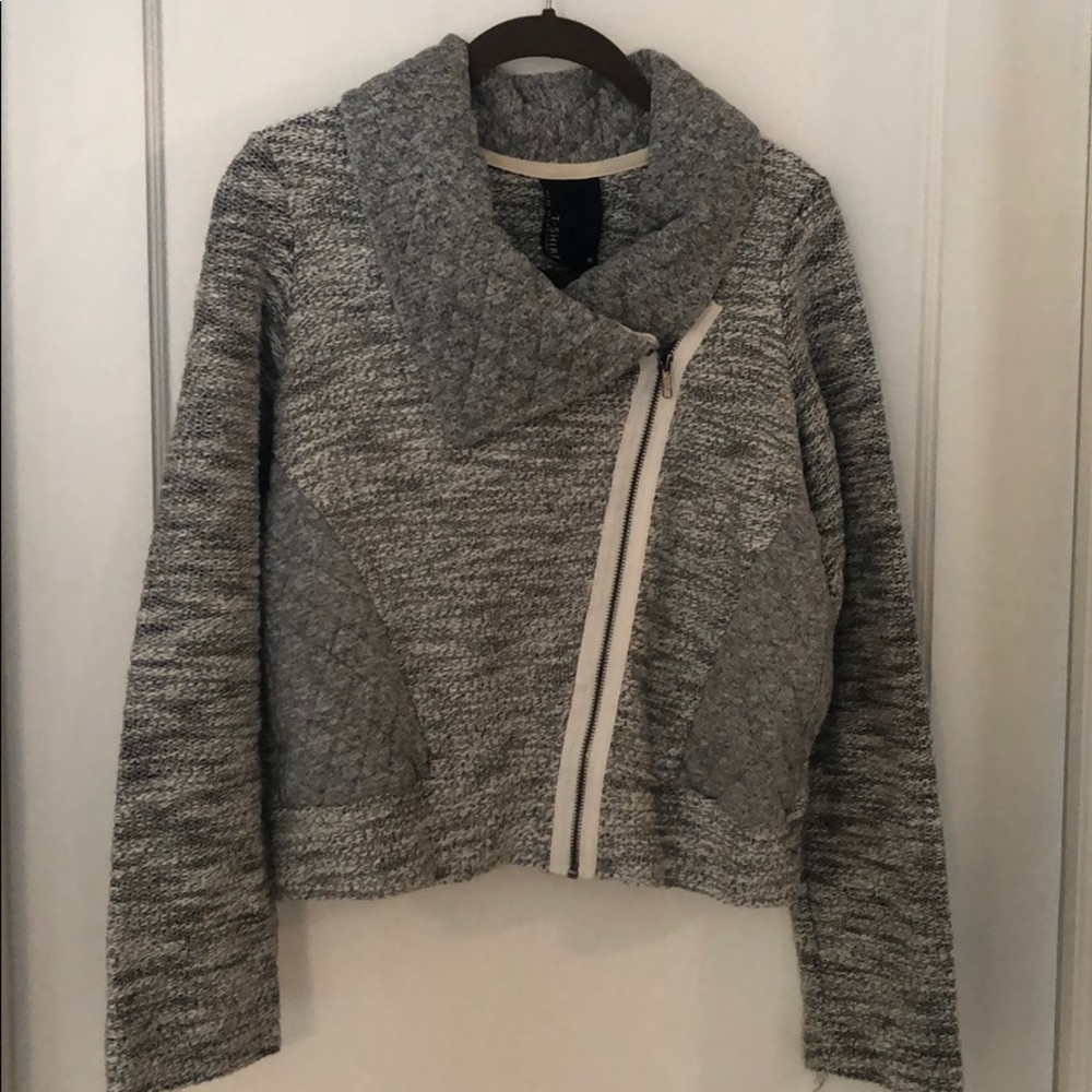 Dolan zip up